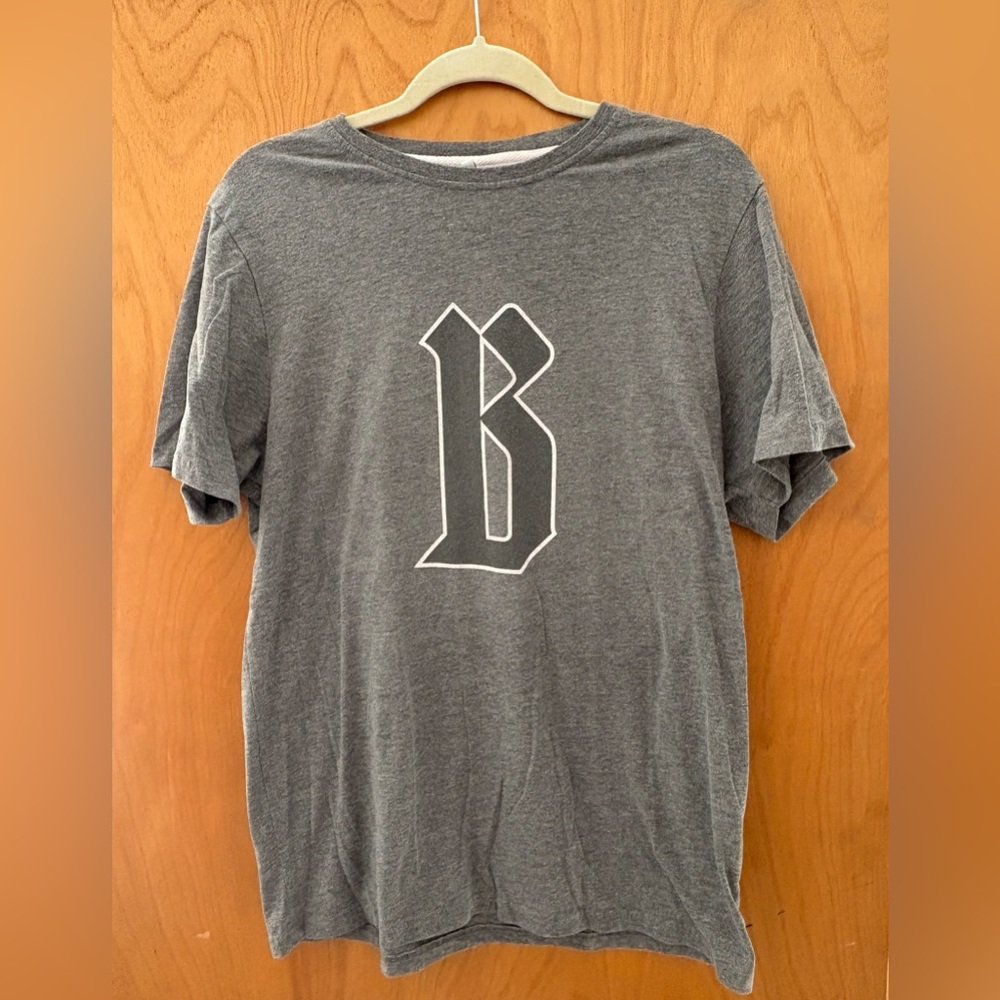 “Bitte ein Bit” Men’s Gray Graphic T-Shirt- Size Large.